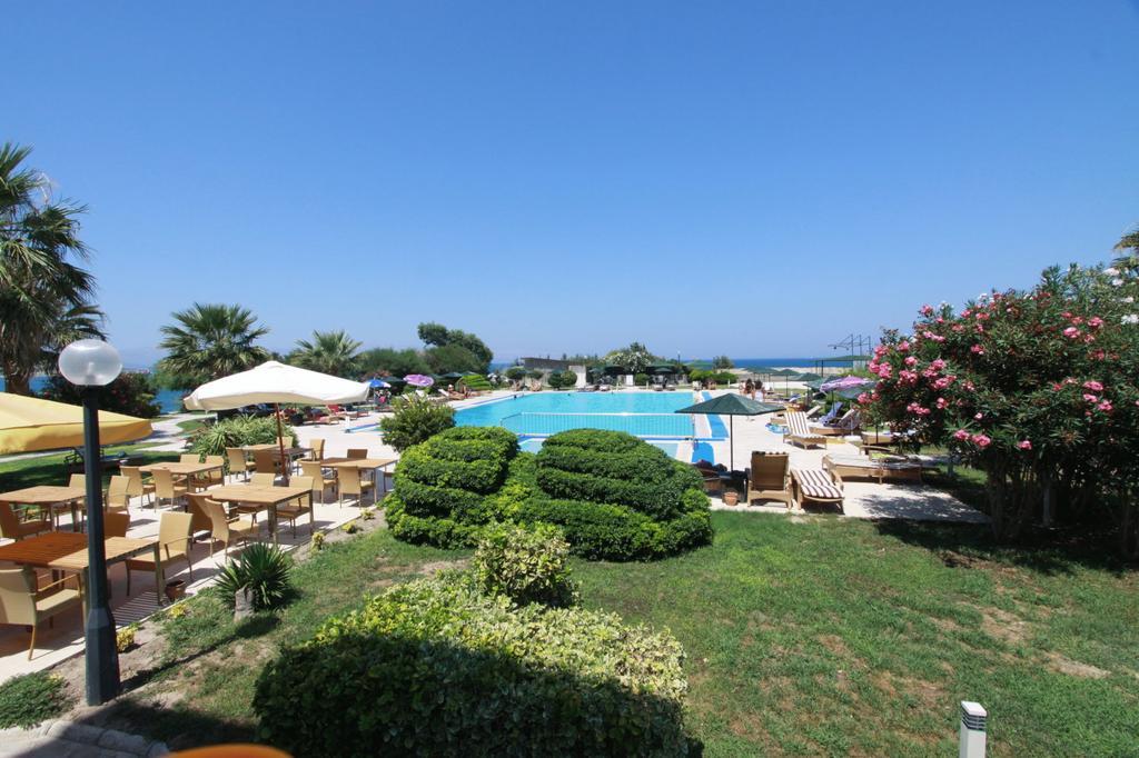 Babaylon Hotel Çeşme Esterno foto