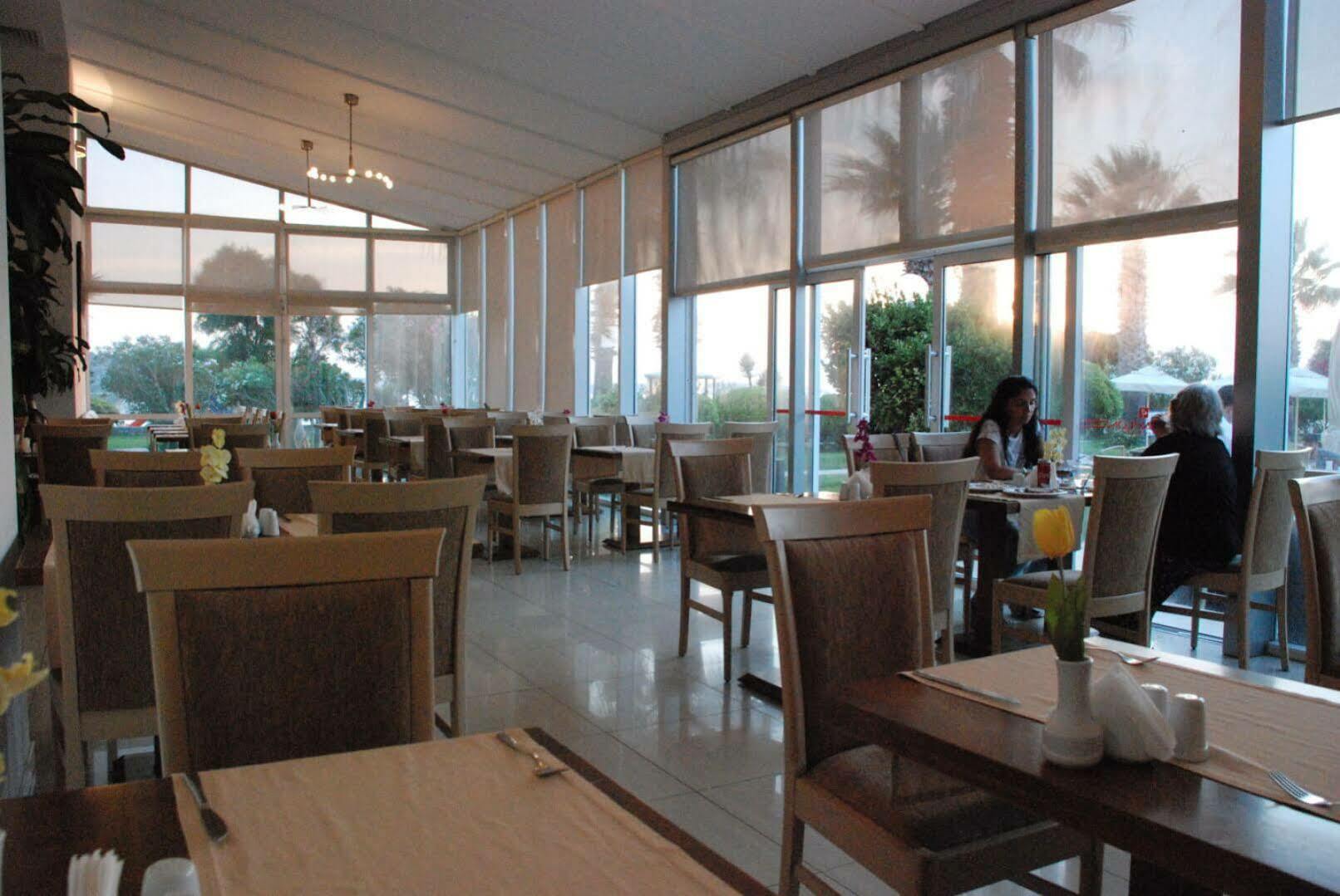 Babaylon Hotel Çeşme Esterno foto